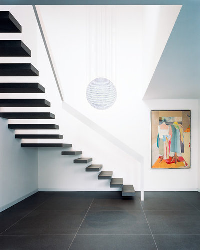 Modern Treppen by Corneille Uedingslohmann Architekten