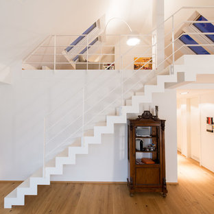Modelo de escalera recta, contemporánea, pequeña