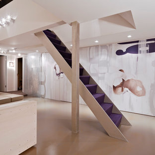 Diseño de escalera recta, actual, pequeña, con escalones enmoquetados y contrahuellas enmoquetadas