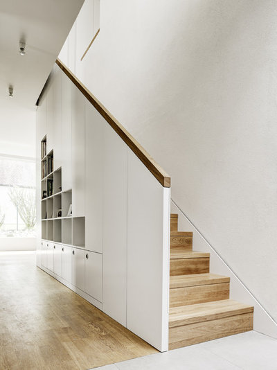 Modern Treppen by CAMA A