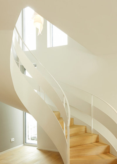 Modern Treppen by falke architekten