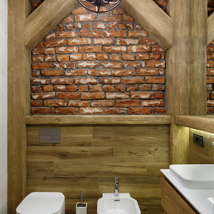 Réalisation d'un WC et toilettes urbain avec un WC suspendu et un sol beige.