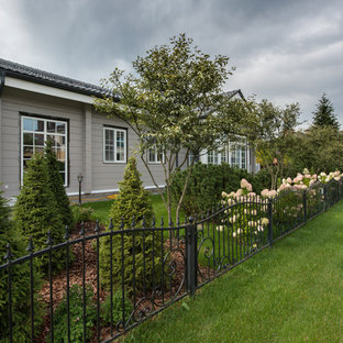 Immagine di un giardino nordico esposto in pieno sole in estate