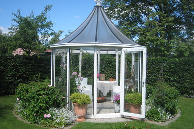 This is an example of a classic conservatory in Copenhagen with a glass ceiling.