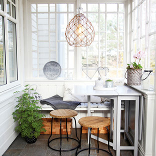 Idee per una piccola veranda scandinava con nessun camino
