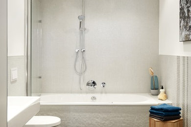Immagine di una stanza da bagno nordica