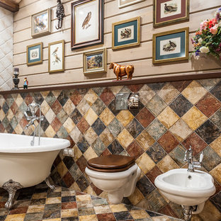 Inspiration för ett mellanstort lantligt beige beige en-suite badrum, med ett badkar med tassar, en bidé, beige väggar, flerfärgat golv, våtrum, flerfärgad kakel, cementkakel, klinkergolv i keramik, ett integrerad handfat, dusch med gångjärnsdörr, släta luckor, skåp i mörkt trä och bänkskiva i akrylsten