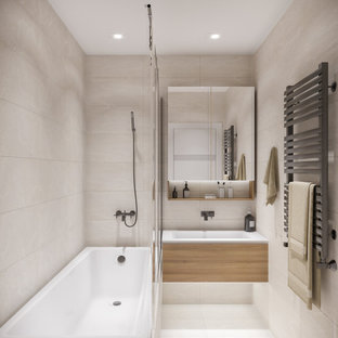 Ispirazione per una piccola stanza da bagno padronale minimal con ante lisce, ante in legno scuro, vasca sottopiano, doccia ad angolo, WC sospeso, piastrelle multicolore, piastrelle effetto legno, pareti multicolore, pavimento con piastrelle in ceramica, lavabo a colonna, top in legno, pavimento bianco, doccia con tenda, top marrone, toilette, un lavabo, mobile bagno freestanding e soffitto ribassato