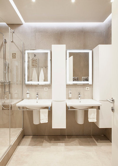 コンテンポラリー 浴室 by Ariana Ahmad Interior Design