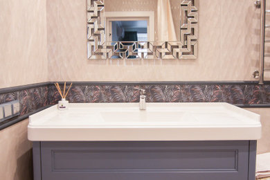 Источник вдохновения для домашнего уюта: ванная комната среднего размера в классическом стиле с напольной тумбой