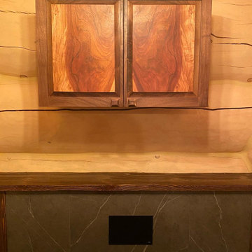 Шкафчик из массива дерева