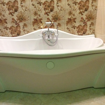 Ванная комната в классическом стиле в светлых тонах