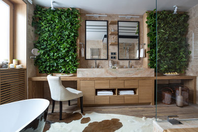 Источник вдохновения для домашнего уюта: ванная комната в современном стиле с плоскими фасадами, фасадами цвета дерева среднего тона, отдельно стоящей ванной, бежевой плиткой, раковиной с несколькими смесителями и коричневым полом