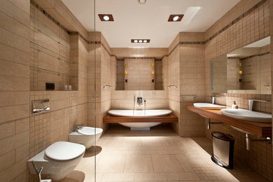 モスクワにあるインダストリアルスタイルのおしゃれな浴室の写真