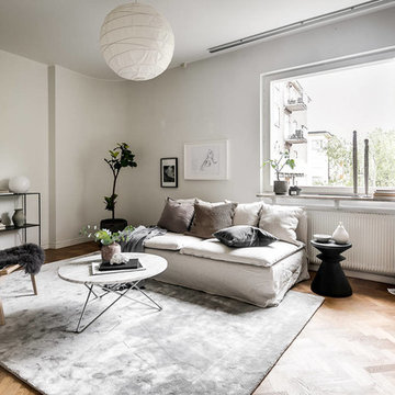 Modern funkislägenhet med bevarade orginaldetaljer på Gärdet