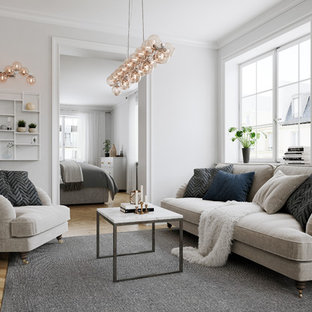 Inspiration för ett minimalistiskt vardagsrum, med grå väggar, mellanmörkt trägolv, en väggmonterad TV och brunt golv