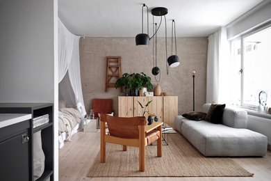 Inspiration för mellanstora nordiska allrum med öppen planlösning, med ett finrum, vita väggar, ljust trägolv och vitt golv