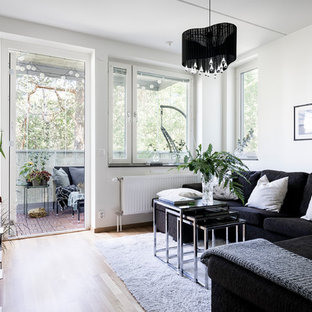 Inspiration för ett mellanstort skandinaviskt separat vardagsrum, med vita väggar, ljust trägolv, beiget golv och en väggmonterad TV
