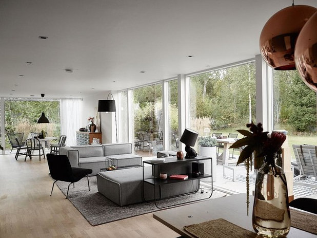 Contemporary Living Room by Svensk Fastighetsförmedling