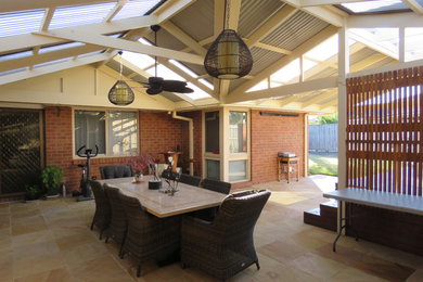 Design ideas for a contemporary veranda in Melbourne.