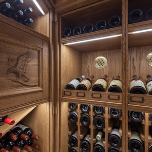 Idées déco pour une petit cave à vin classique avec un sol en carrelage de céramique, un présentoir et un sol bleu.