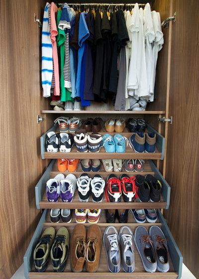Contemporary Closet by Gregory Davies Photography