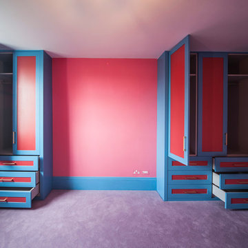 Colourful fitted alcove units with extarnal drawers, Holland Park