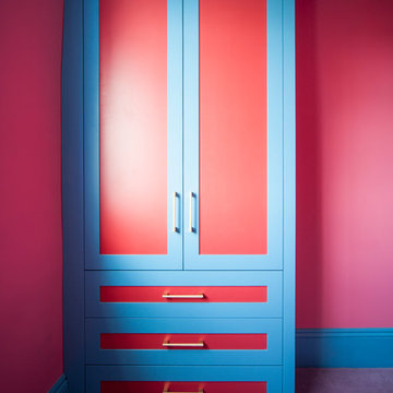 Colourful fitted alcove units with extarnal drawers, Holland Park