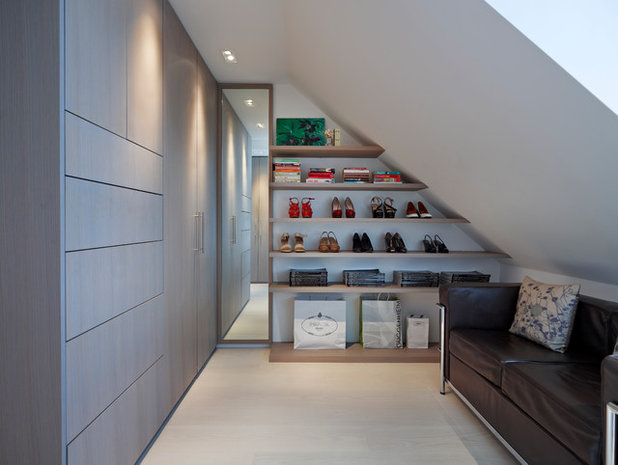 Closet by Gregory Phillips Architects