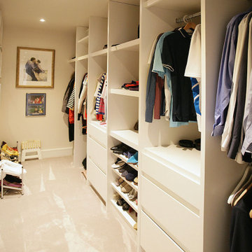 Seafront Apartment in Hove_Walk-in wardrobe