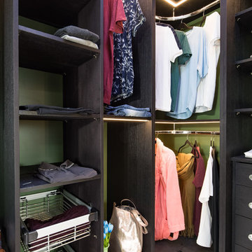 Walk in wardrobe - Small room