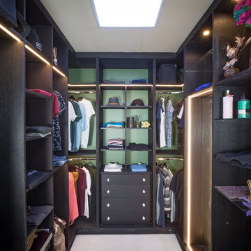 Walk in wardrobe - Small room