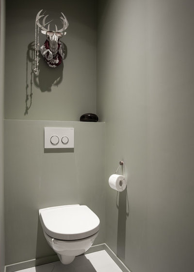 Toilettes by Miriam Gassmann