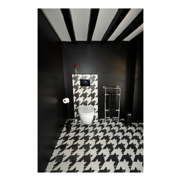 Black & White aux WC