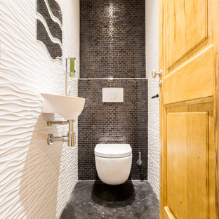Immagine di un piccolo bagno di servizio chic con WC sospeso, piastrelle bianche, piastrelle grigie, piastrelle in ceramica, pareti bianche, pavimento con piastrelle in ceramica, lavabo sospeso e pavimento grigio