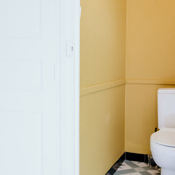 Les toilettes jaunes