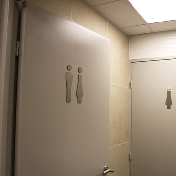 Nouvel accueil : Couloir et toilettes pour entreprise
