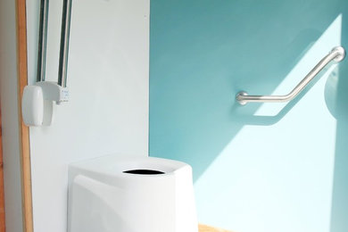 Toilette sèche fixe accessible aux p.m.r / système à séparation