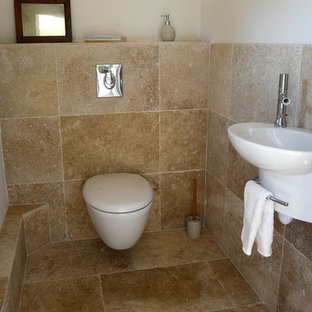 75+ Gästetoiletten mit Travertinfliesen und Travertin-Waschtisch Ideen