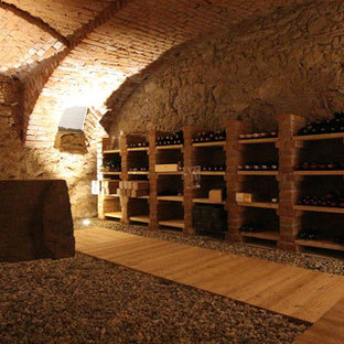 Ispirazione per una cantina stile shabby