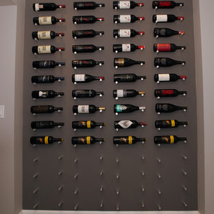 Cette image montre une cave à vin style shabby chic.