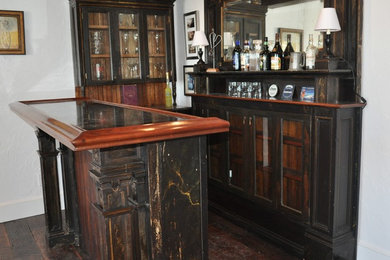 Пример оригинального дизайна: домашний бар в классическом стиле