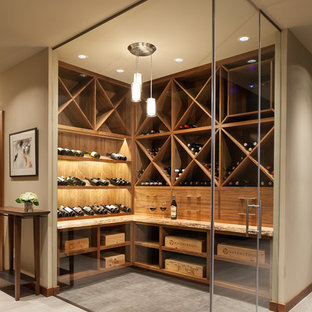 Immagine di una cantina minimal di medie dimensioni con pavimento in gres porcellanato, rastrelliere portabottiglie e pavimento grigio