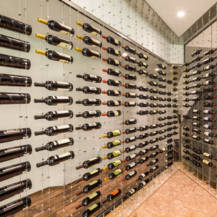 Imagen de bodega contemporánea con vitrinas expositoras y suelo de corcho