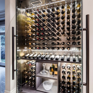 Idée de décoration pour une cave à vin minimaliste.