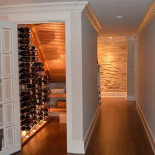 Immagine di una cantina classica