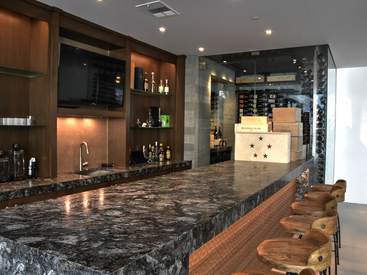 Contemporary Wine Cellar - Medium