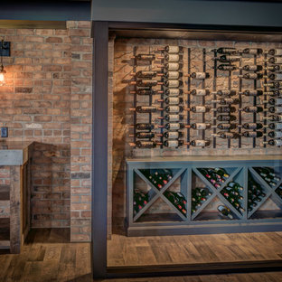 Idee per una cantina country con pavimento in vinile e portabottiglie a scomparti romboidali