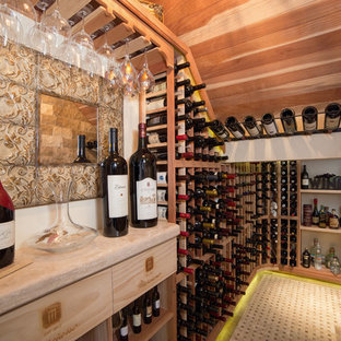Foto de bodega mediterránea, de tamaño medio, con suelo de travertino y botelleros