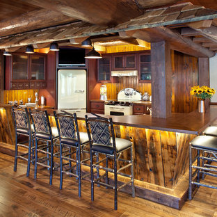 Idées déco pour une cave à vin craftsman.